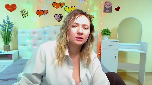Snapshot of SallyVerda chatting on 28, 2, 2025 SallyVerda online show from 28, 2, 2025