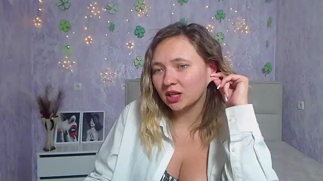 Snapshot of SallyVerda chatting on 18, 3, 2025 SallyVerda online show from 18, 3, 2025