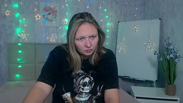 Snapshot of SallyVerda chatting on 10, 9, 2025 SallyVerda online show from 10, 9, 2025