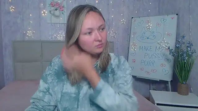 Snapshot of SallyVerda chatting on 6, 10, 2025 SallyVerda online show from 6, 10, 2025