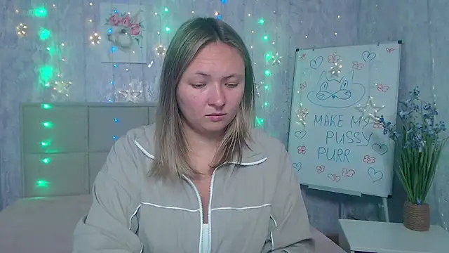 Snapshot of SallyVerda chatting on 8, 10, 2025 SallyVerda online show from 8, 10, 2025