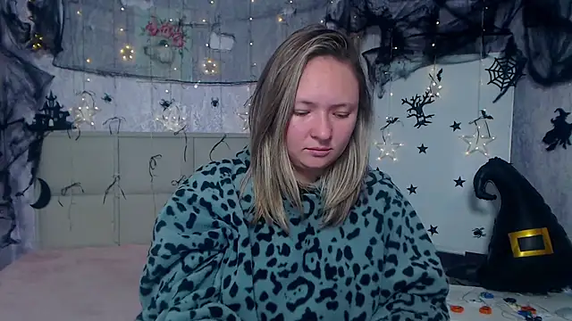 Snapshot of SallyVerda chatting on 15, 10, 2025 SallyVerda online show from 15, 10, 2025