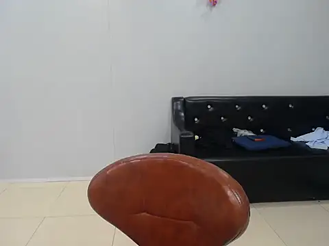 Snapshot of Love_bug15 chatting on 4, 3, 2025 Love bug15 online show from 4, 3, 2025