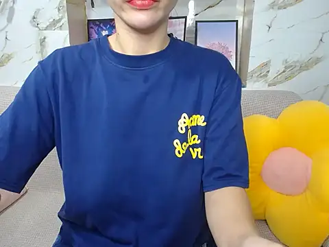 Snapshot of Love_bug15 chatting on 3, 10, 2025 Love bug15 online show from 3, 10, 2025