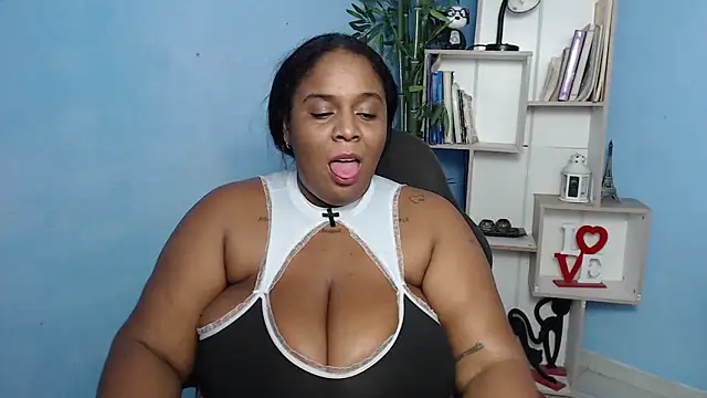 Snapshot of bbw_charlote chatting on 11, 1, 2025 bbw charlote online show from 11, 1, 2025