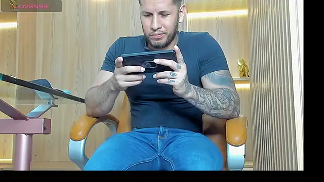 Snapshot of George_Diesell chatting on 18, 10, 2025 George Diesell online show from 18, 10, 2025