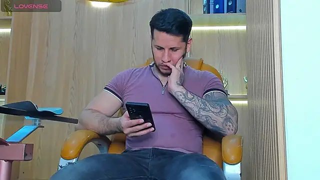 Snapshot of George_Diesell chatting on 30, 10, 2025 George Diesell online show from 30, 10, 2025