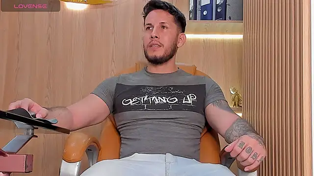 Snapshot of George_Diesell chatting on 5, 11, 2025 George Diesell online show from 5, 11, 2025