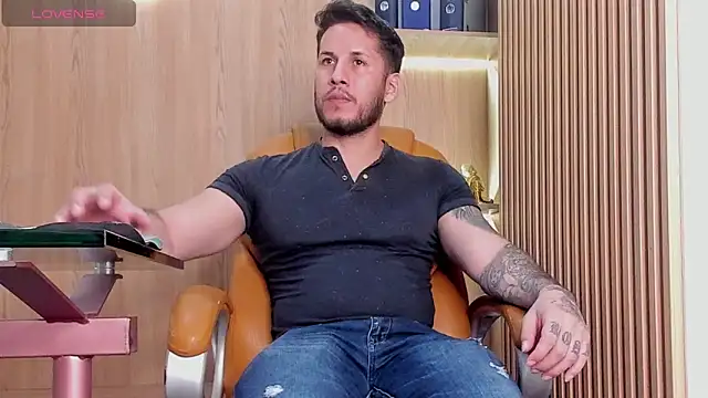 Snapshot of George_Diesell chatting on 11, 11, 2025 George Diesell online show from 11, 11, 2025