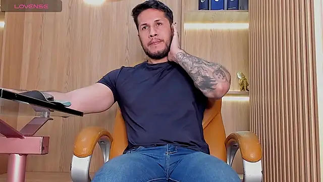 Snapshot of George_Diesell chatting on 14, 11, 2025 George Diesell online show from 14, 11, 2025