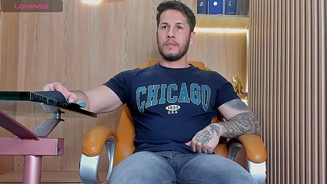 Snapshot of George_Diesell chatting on 18, 11, 2025 George Diesell online show from 18, 11, 2025