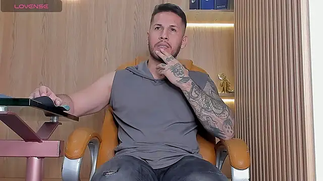 Snapshot of George_Diesell chatting on 25, 11, 2025 George Diesell online show from 25, 11, 2025