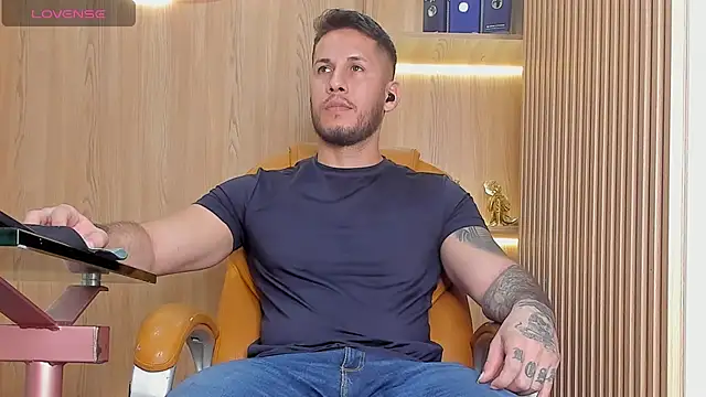 Snapshot of George_Diesell chatting on 26, 11, 2025 George Diesell online show from 26, 11, 2025