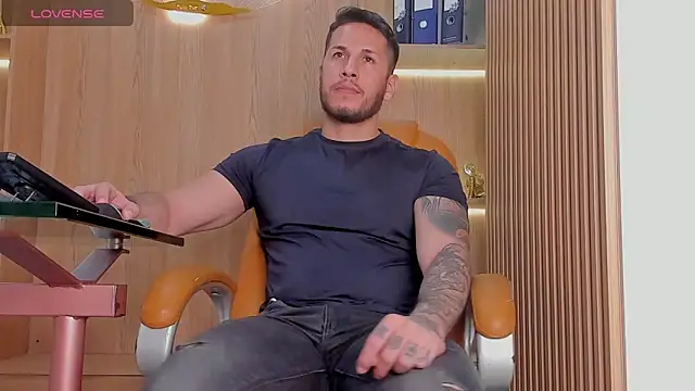 Snapshot of George_Diesell chatting on 2, 12, 2025 George Diesell online show from 2, 12, 2025