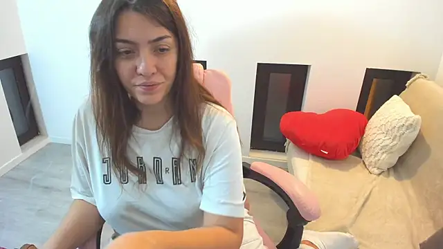 Snapshot of Dyana_Kaylinn chatting on 6, 1, 2026 Dyana Kaylinn online show from 6, 1, 2026