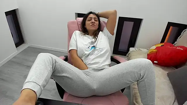 Snapshot of Dyana_Kaylinn chatting on 13, 1, 2026 Dyana Kaylinn online show from 13, 1, 2026