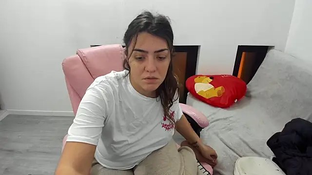 Snapshot of Dyana_Kaylinn chatting on 16, 1, 2026 Dyana Kaylinn online show from 16, 1, 2026