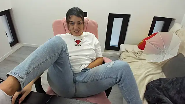 Snapshot of Dyana_Kaylinn chatting on 1, 2, 2026 Dyana Kaylinn online show from 1, 2, 2026