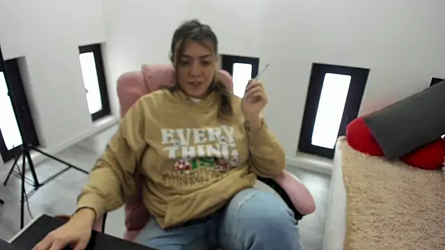 Snapshot of Dyana_Kaylinn chatting on 21, 2, 2026 Dyana Kaylinn online show from 21, 2, 2026