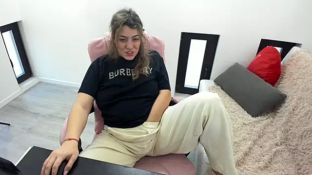 Dyana Kaylinn online show from 17, 3, 2026