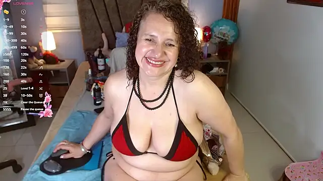 Snapshot of Nadia_84 chatting on 16, 10, 2025 Nadia 84 online show from 16, 10, 2025