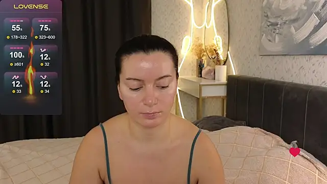 Snapshot of YourSweetDream_ chatting on 8, 10, 2025 YourSweetDream online show from 8, 10, 2025