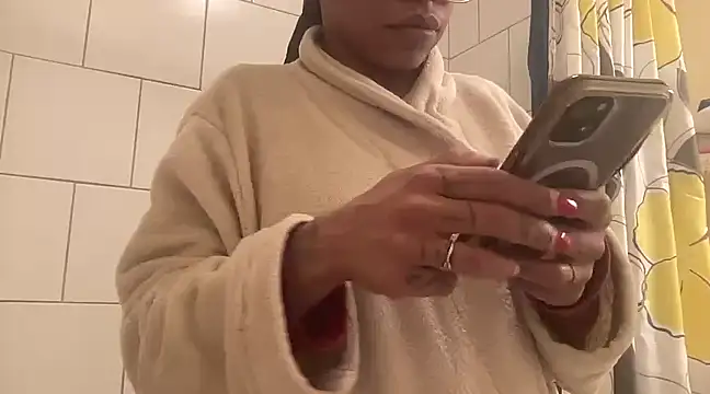 MommyConfident online show from 1, 2, 2025