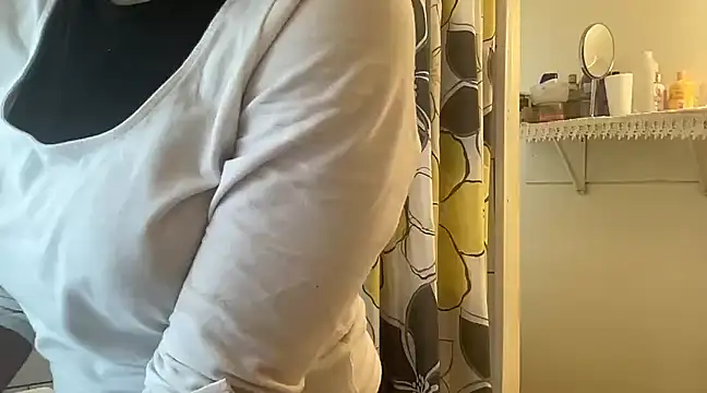 MommyConfident online show from 6, 3, 2025