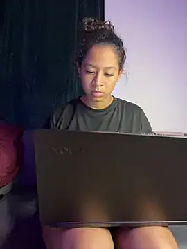 Snapshot of VanessaBling chatting on 8, 2, 2025 VanessaBling online show from 8, 2, 2025