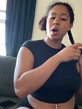 Snapshot of VanessaBling chatting on 6, 11, 2025 VanessaBling online show from 6, 11, 2025