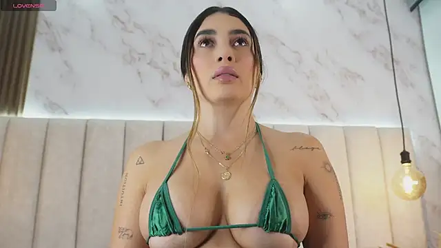 Snapshot of Annyy_Rosse chatting on 2, 12, 2025 Annyy Rosse online show from 2, 12, 2025