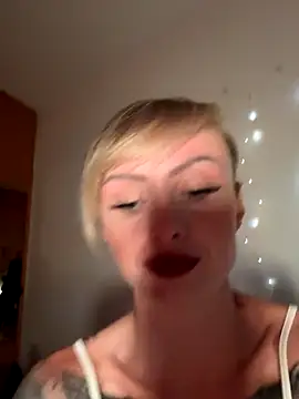 Snapshot of haileyhope_ chatting on 8, 11, 2025 haileyhope online show from 8, 11, 2025