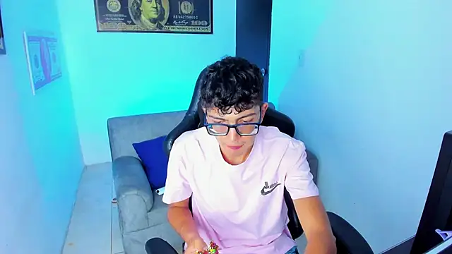 Snapshot of TylerWhite_ chatting on 9, 2, 2025 TylerWhite online show from 9, 2, 2025
