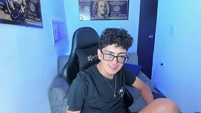 Snapshot of TylerWhite_ chatting on 8, 3, 2025 TylerWhite online show from 8, 3, 2025