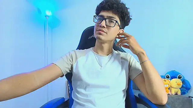 Snapshot of TylerWhite_ chatting on 18, 10, 2025 TylerWhite online show from 18, 10, 2025