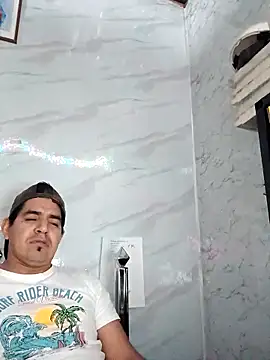 Snapshot of latino17 chatting on 16, 5, 2026 latino17 online show from 16, 5, 2026