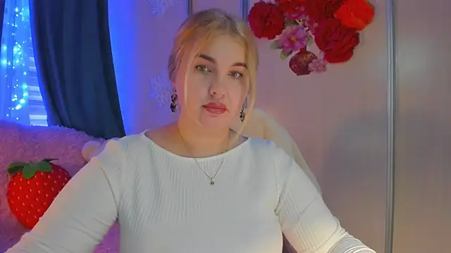 Snapshot of CoraSwon chatting on 6, 2, 2025 CoraSwon online show from 6, 2, 2025