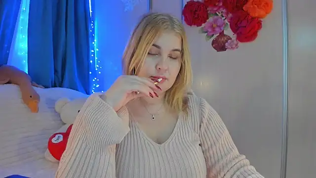 Snapshot of CoraSwon chatting on 7, 2, 2025 CoraSwon online show from 7, 2, 2025