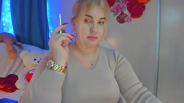 Snapshot of CoraSwon chatting on 8, 2, 2025 CoraSwon online show from 8, 2, 2025