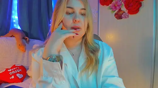 Snapshot of CoraSwon chatting on 9, 2, 2025 CoraSwon online show from 9, 2, 2025