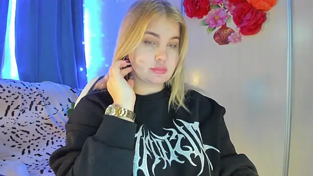 Snapshot of CoraSwon chatting on 10, 2, 2025 CoraSwon online show from 10, 2, 2025