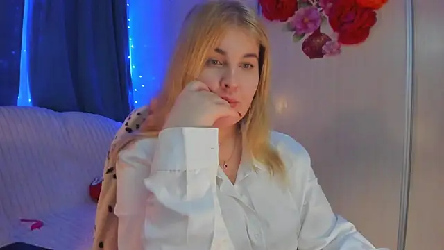 Snapshot of CoraSwon chatting on 11, 2, 2025 CoraSwon online show from 11, 2, 2025