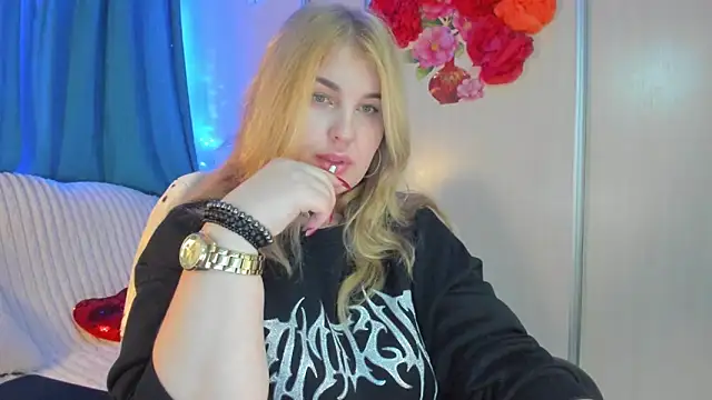 Snapshot of CoraSwon chatting on 12, 2, 2025 CoraSwon online show from 12, 2, 2025