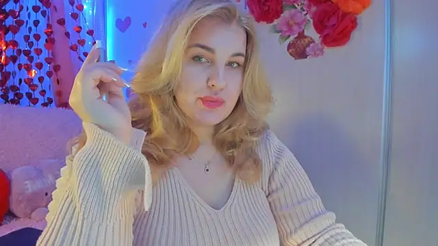 Snapshot of CoraSwon chatting on 13, 2, 2025 CoraSwon online show from 13, 2, 2025