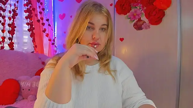 Snapshot of CoraSwon chatting on 14, 2, 2025 CoraSwon online show from 14, 2, 2025