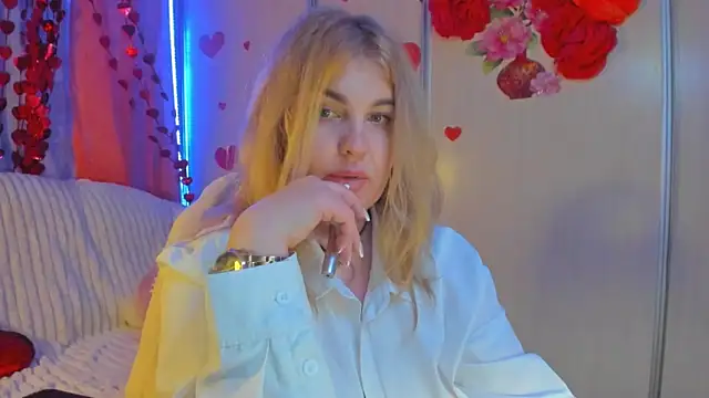 Snapshot of CoraSwon chatting on 20, 2, 2025 CoraSwon online show from 20, 2, 2025