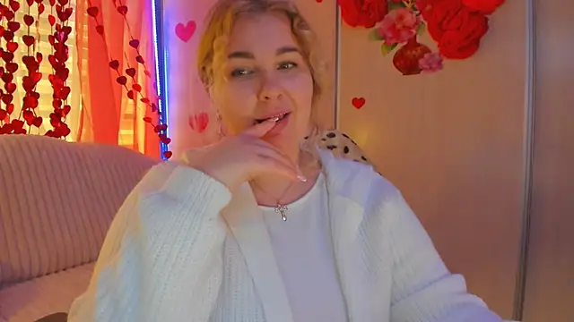 Snapshot of CoraSwon chatting on 23, 2, 2025 CoraSwon online show from 23, 2, 2025