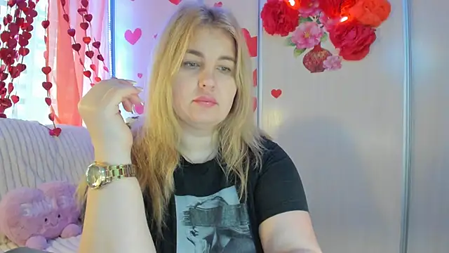 Snapshot of CoraSwon chatting on 25, 2, 2025 CoraSwon online show from 25, 2, 2025