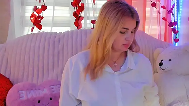 Snapshot of CoraSwon chatting on 27, 2, 2025 CoraSwon online show from 27, 2, 2025