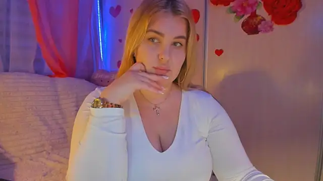 Snapshot of CoraSwon chatting on 4, 3, 2025 CoraSwon online show from 4, 3, 2025